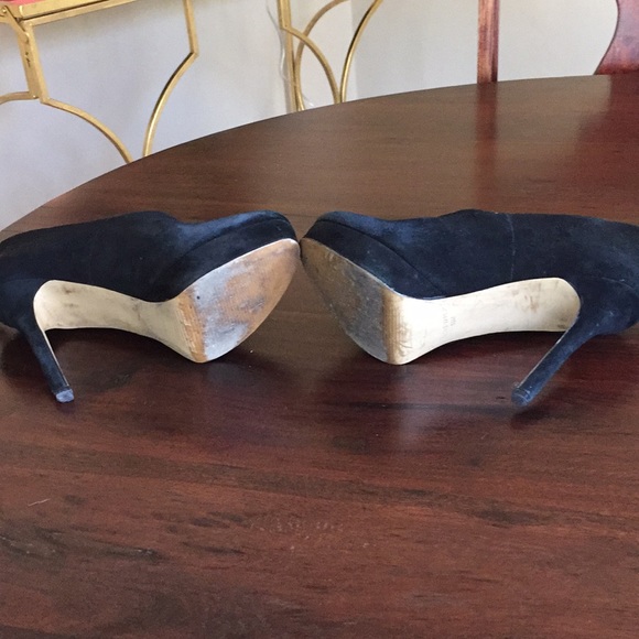 5.5 Nine West Black Suede booties. Gently worn. - Picture 3 of 4